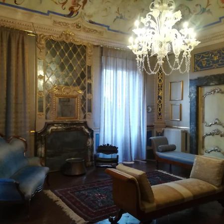 Boutique Apartment Urbino Bagian luar foto