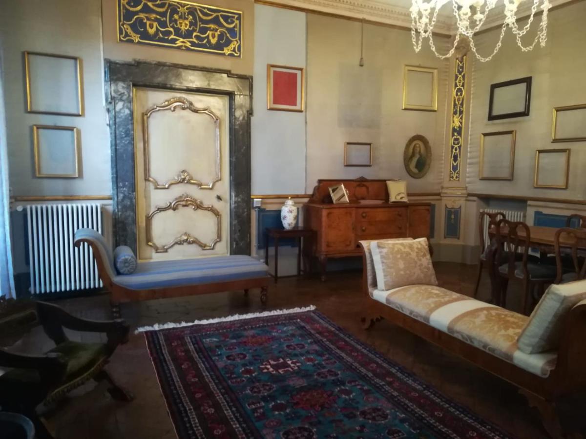 Boutique Apartment Urbino Bagian luar foto