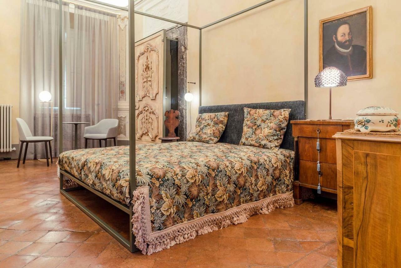 Boutique Apartment Urbino Bagian luar foto