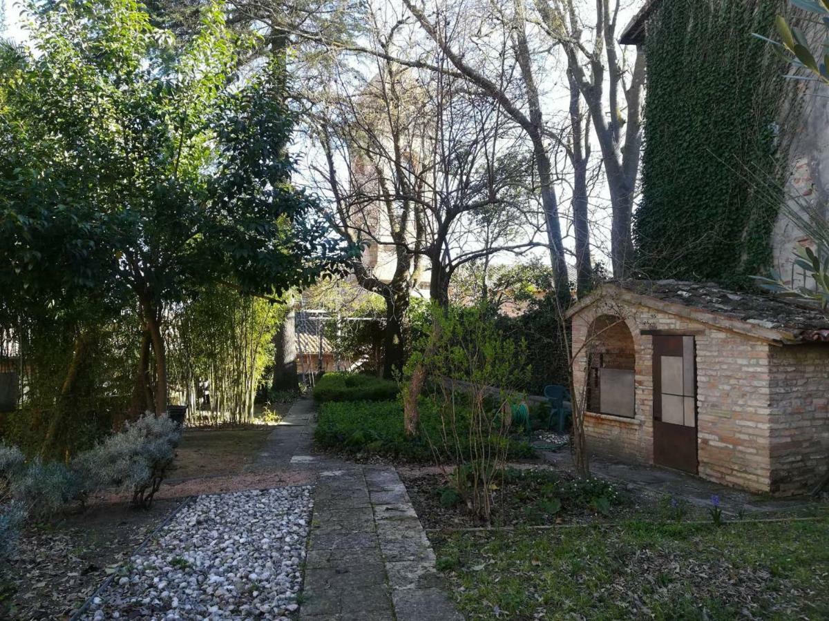 Boutique Apartment Urbino Bagian luar foto