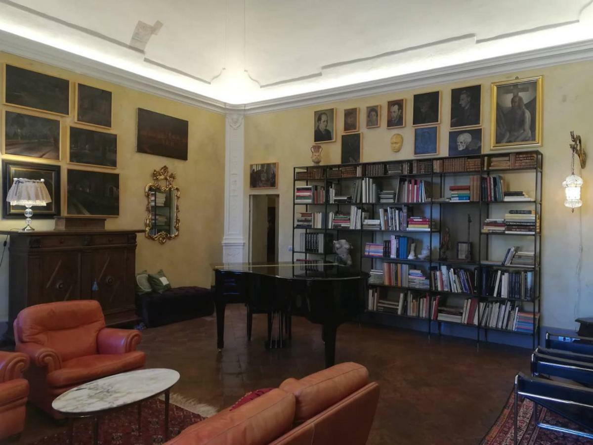 Boutique Apartment Urbino Bagian luar foto