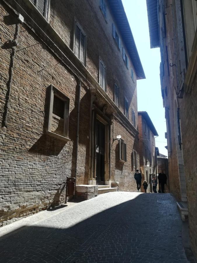 Boutique Apartment Urbino Bagian luar foto
